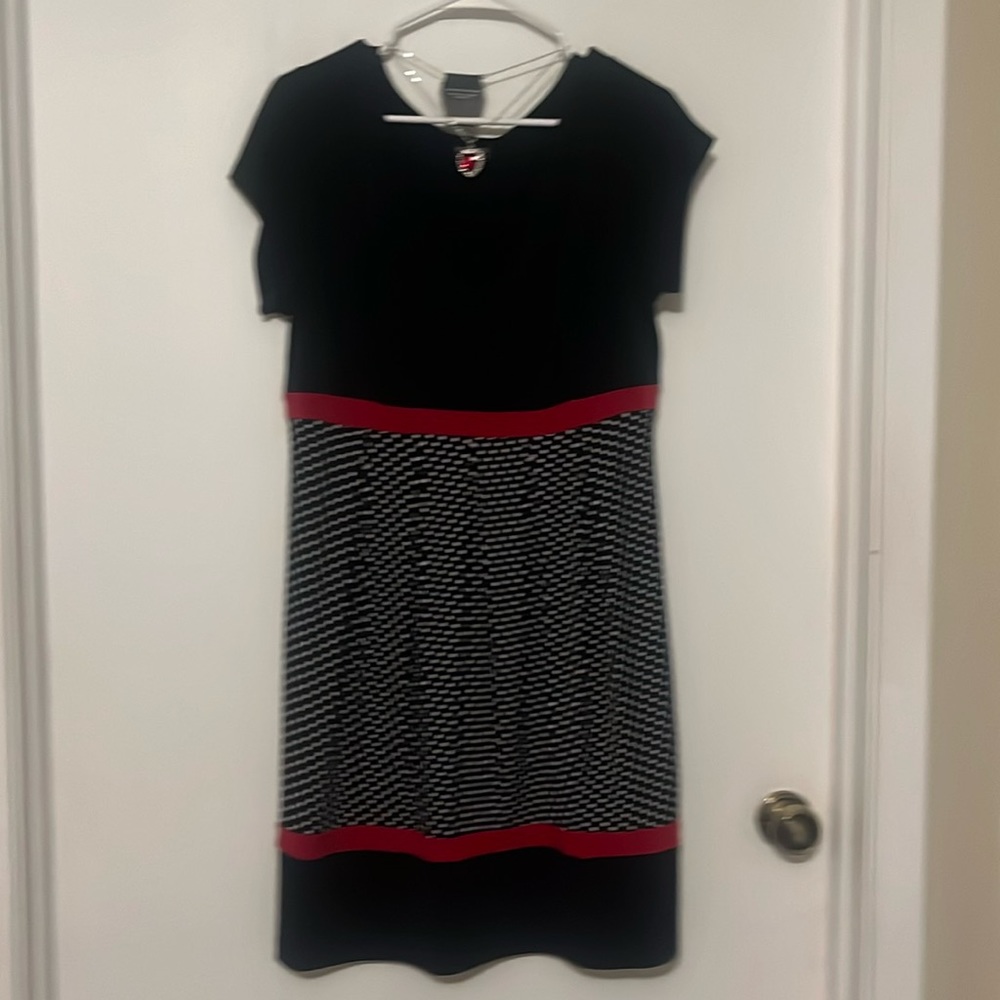 Size 16 stylish black, red and white short sleeve dress.